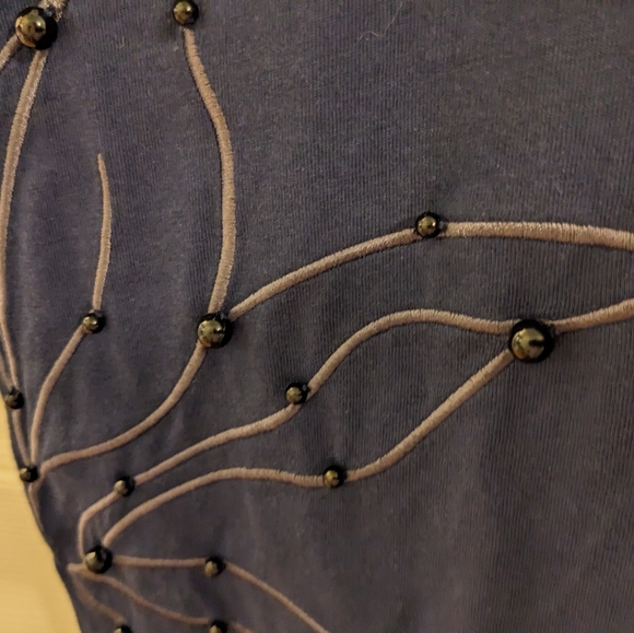 ‼️CLEARANCE  Navy blue, short sleeve top with floral embroidery, size XXL - Picture 5 of 12